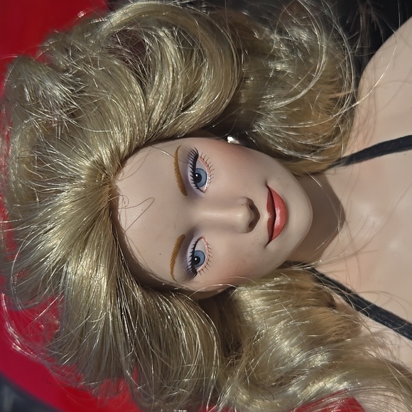 FRANKLIN MINT HARLEY DAVIDSON BIKER GIRL HAND PAINTED PORCELAIN DOLL NIB - Picture 4 of 5